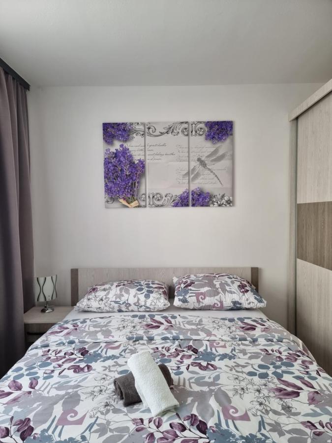 Lavanda Ливно Екстериор снимка